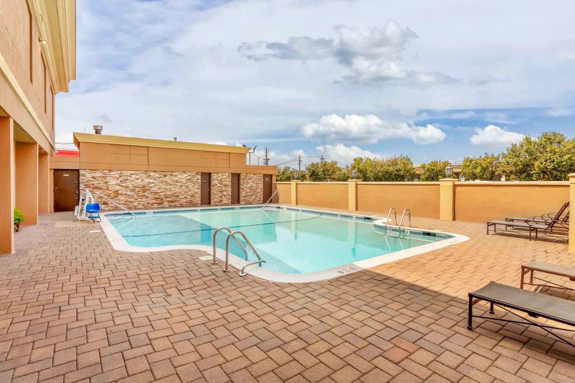 Best Western Mill River Manor Rockville Centre Buitenkant foto